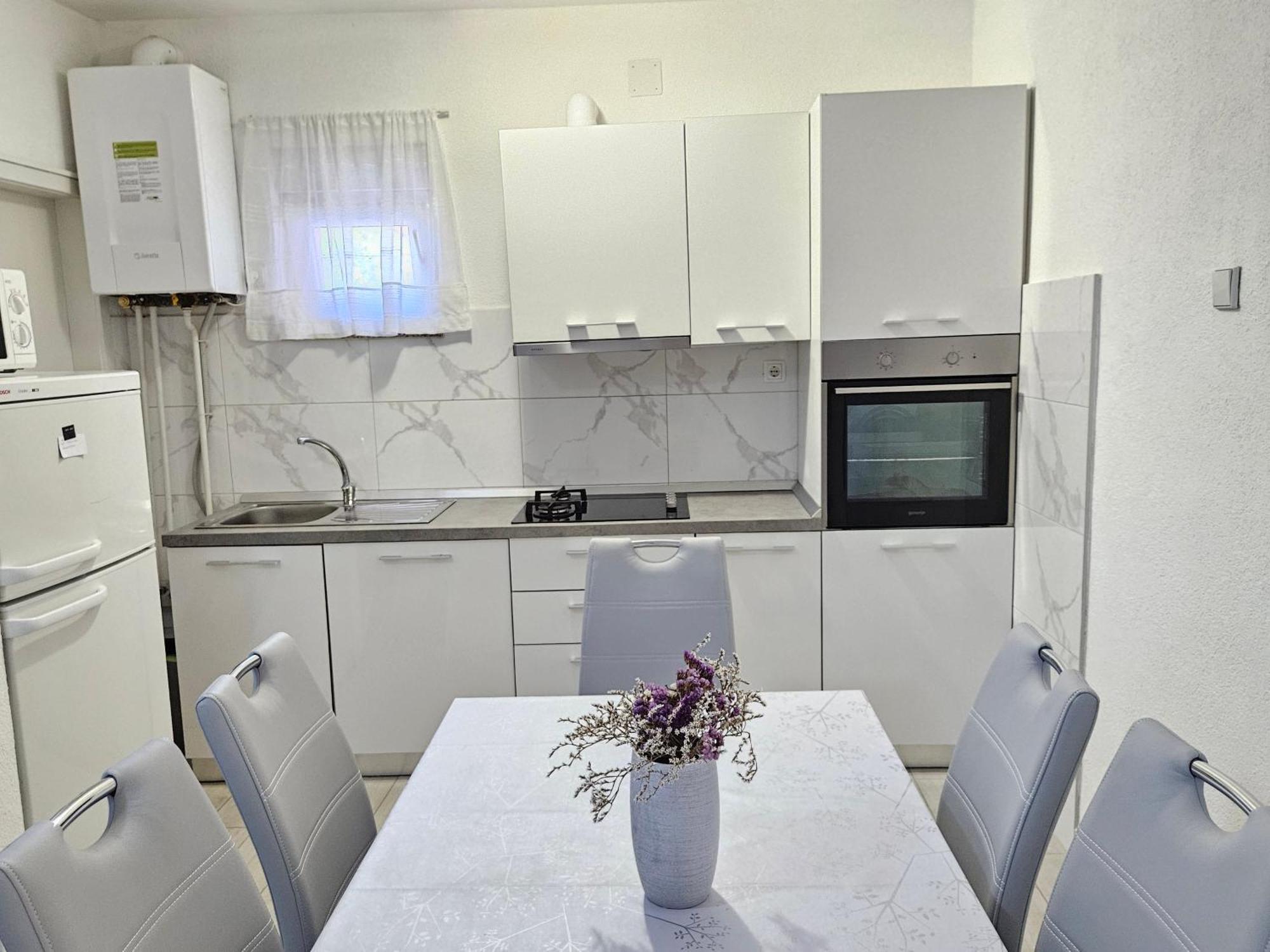 Apartmani Stadion Задар Стая снимка